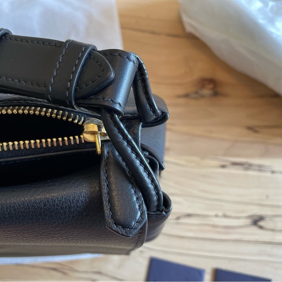 Milano Prada Leather Shoulder Bag with Authentication Card - Picture 2 of 14